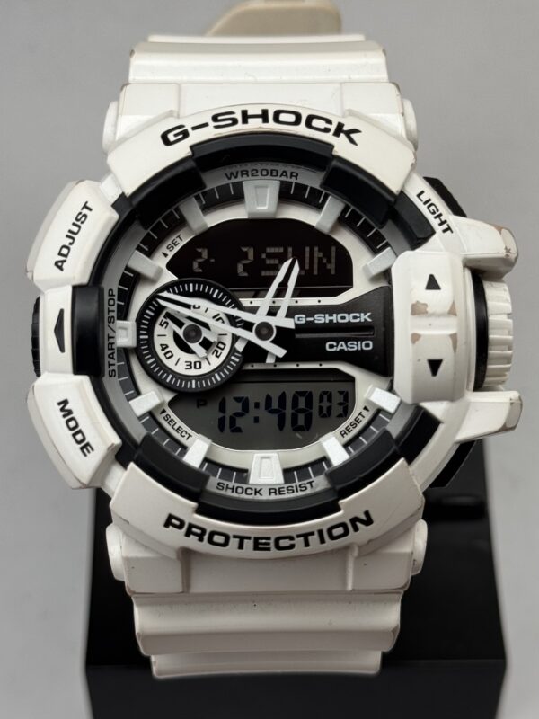 Casio G-Shock GA-400 White / Black