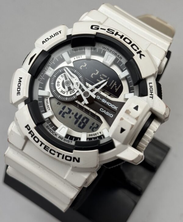 Casio G-Shock GA-400 White / Black - Image 2