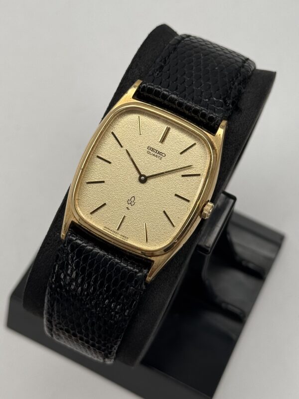 Rare Seiko Quartz 2620-5050 – Gold-Plated Tank-Shaped Men's Watch - Image 4