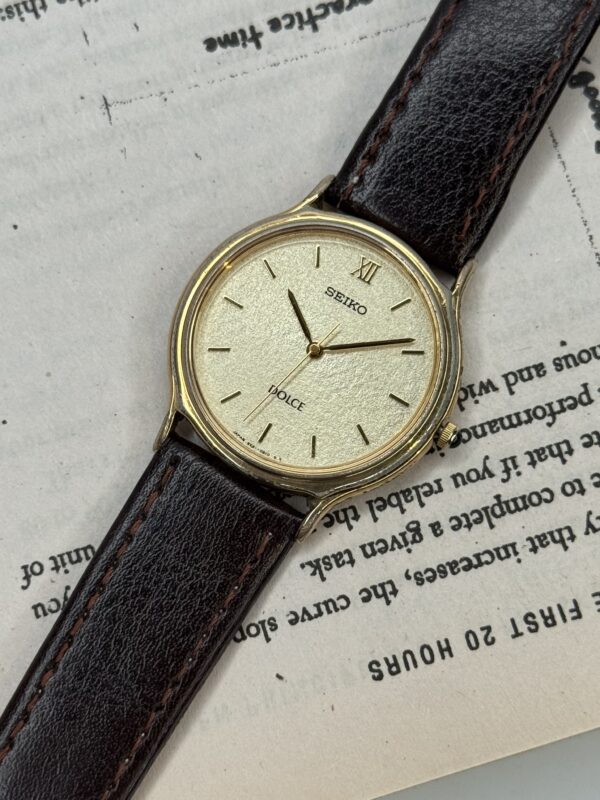 Rare Seiko Dolce 5E61-0A70 – Elegant Gold-Tone Quartz Dress Watch - Image 3