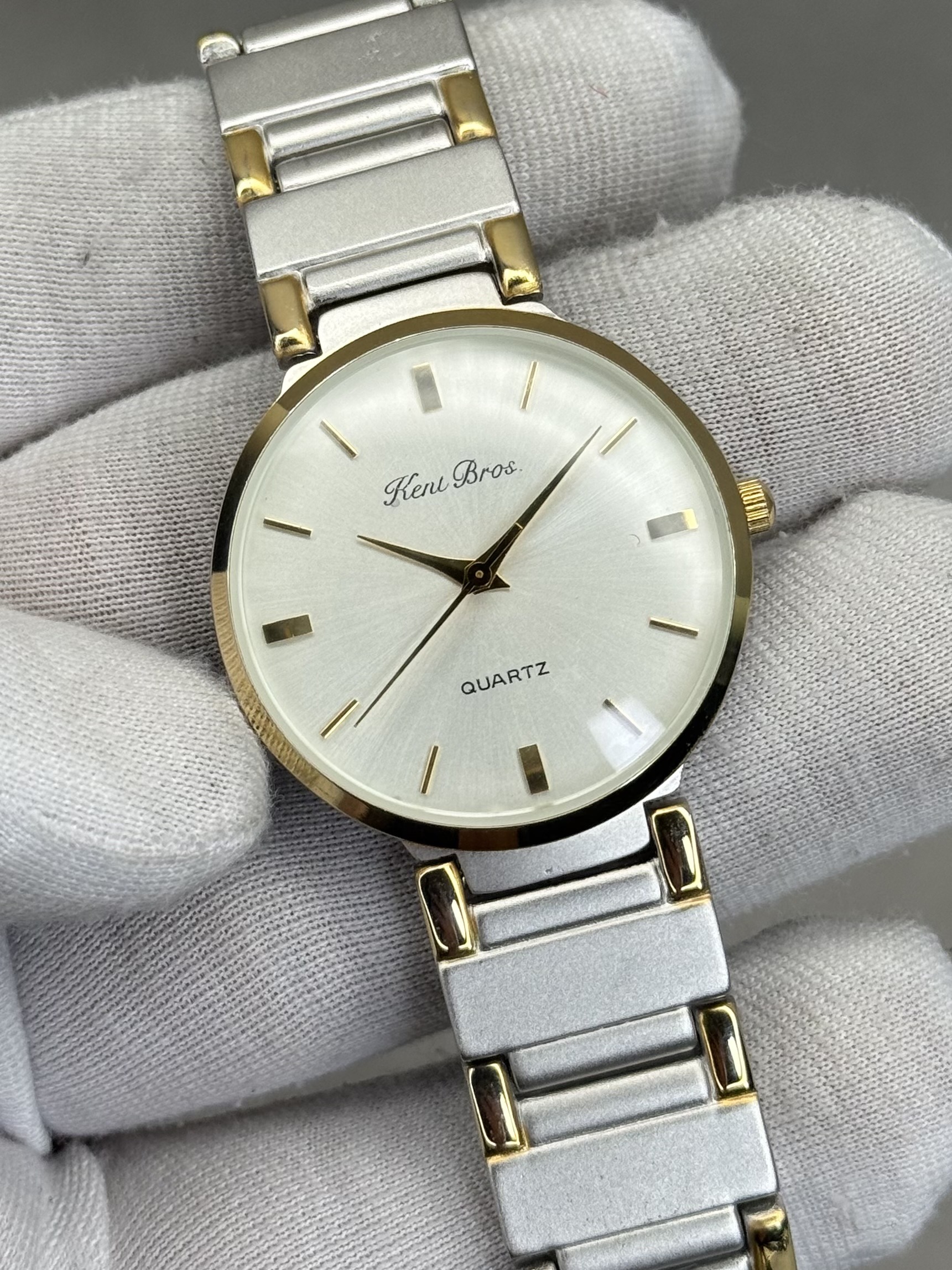 Kent Bros 33mm – White Dial with Dual-Tone Chain Bracelet Classic Watch