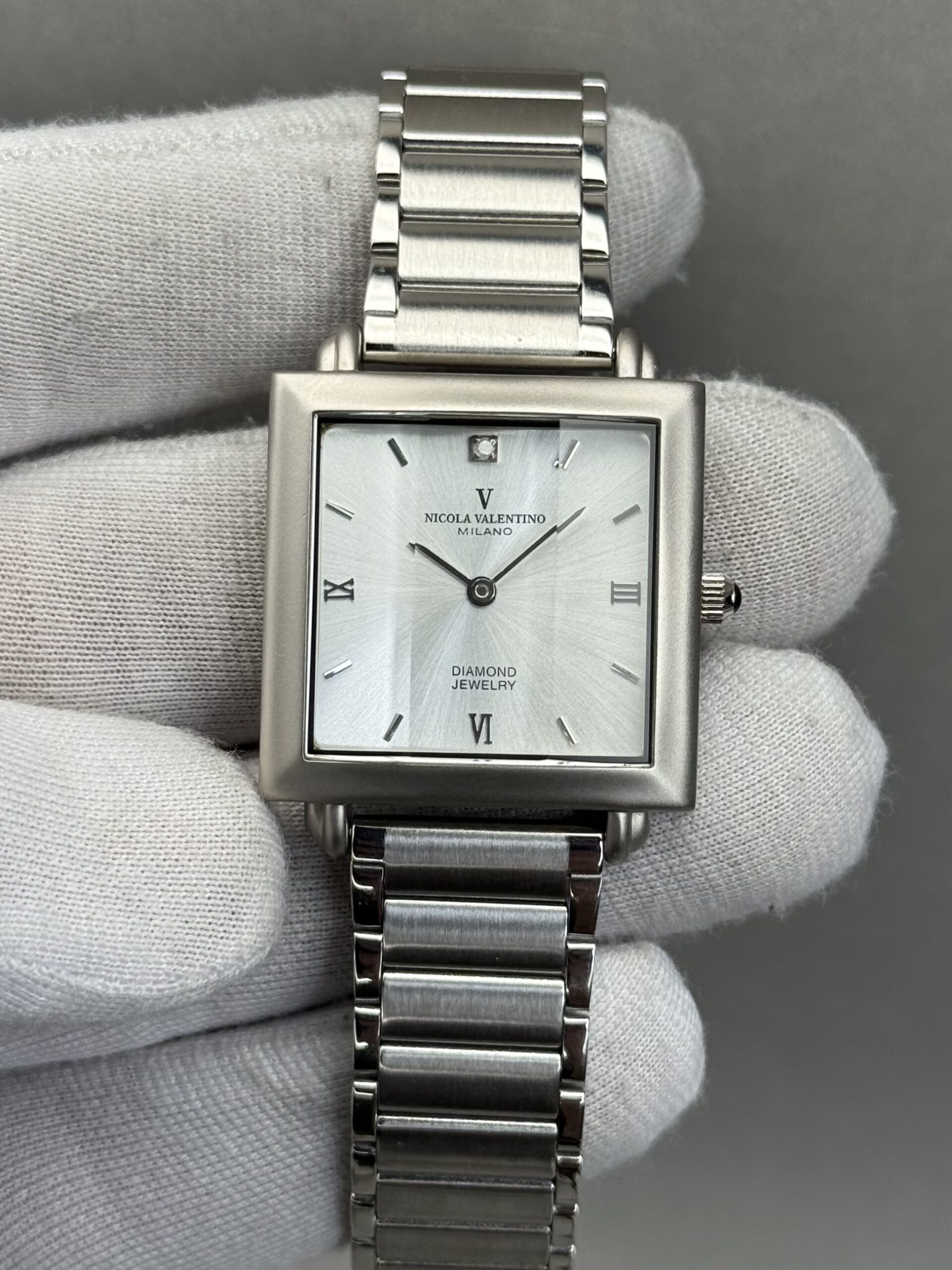 Nicola Valentino 29mm – White Dial with Silver Chain Bracelet Elegant Watch