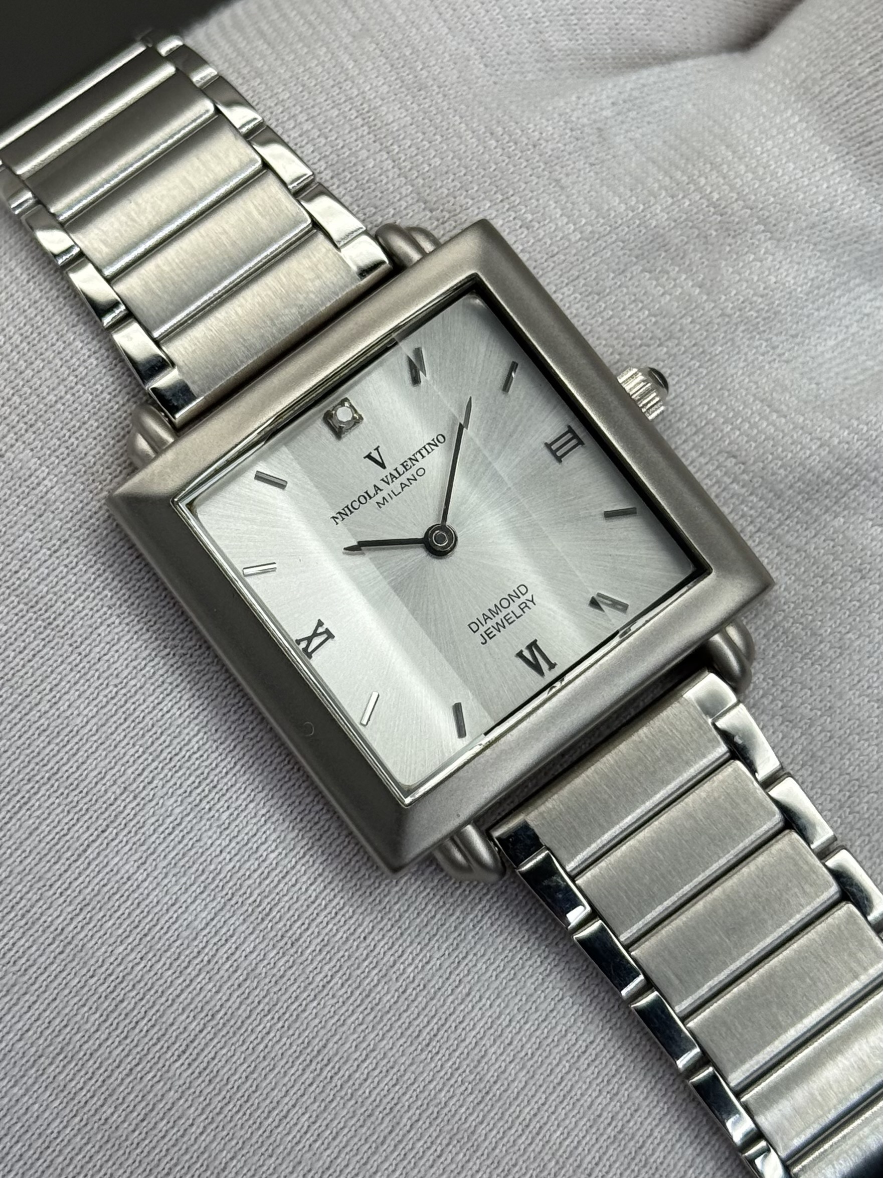 Nicola Valentino 29mm – White Dial with Silver Chain Bracelet Elegant Watch - Image 3