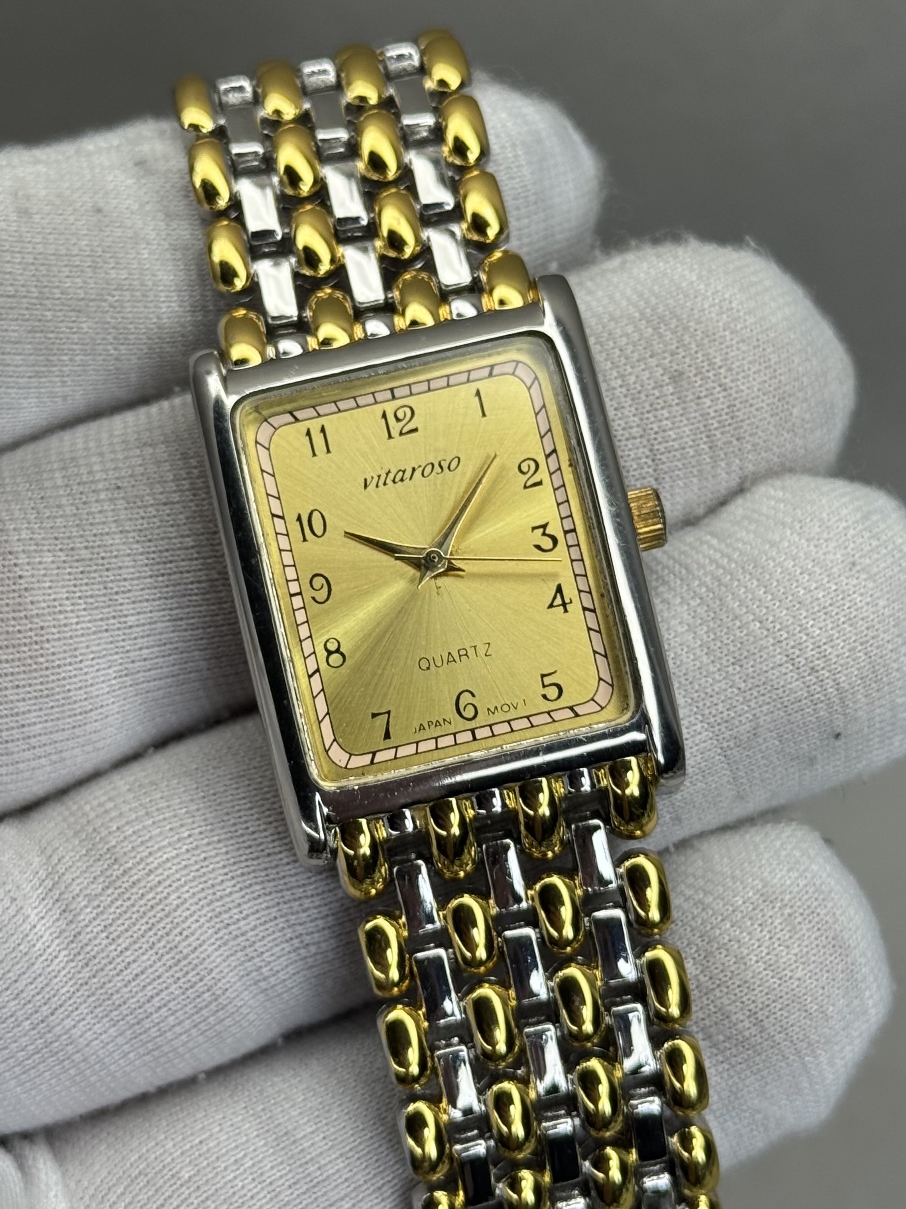 Vitaroso 25mm – Golden Dial with Dual-Tone Chain Bracelet Elegant Watch - Image 3