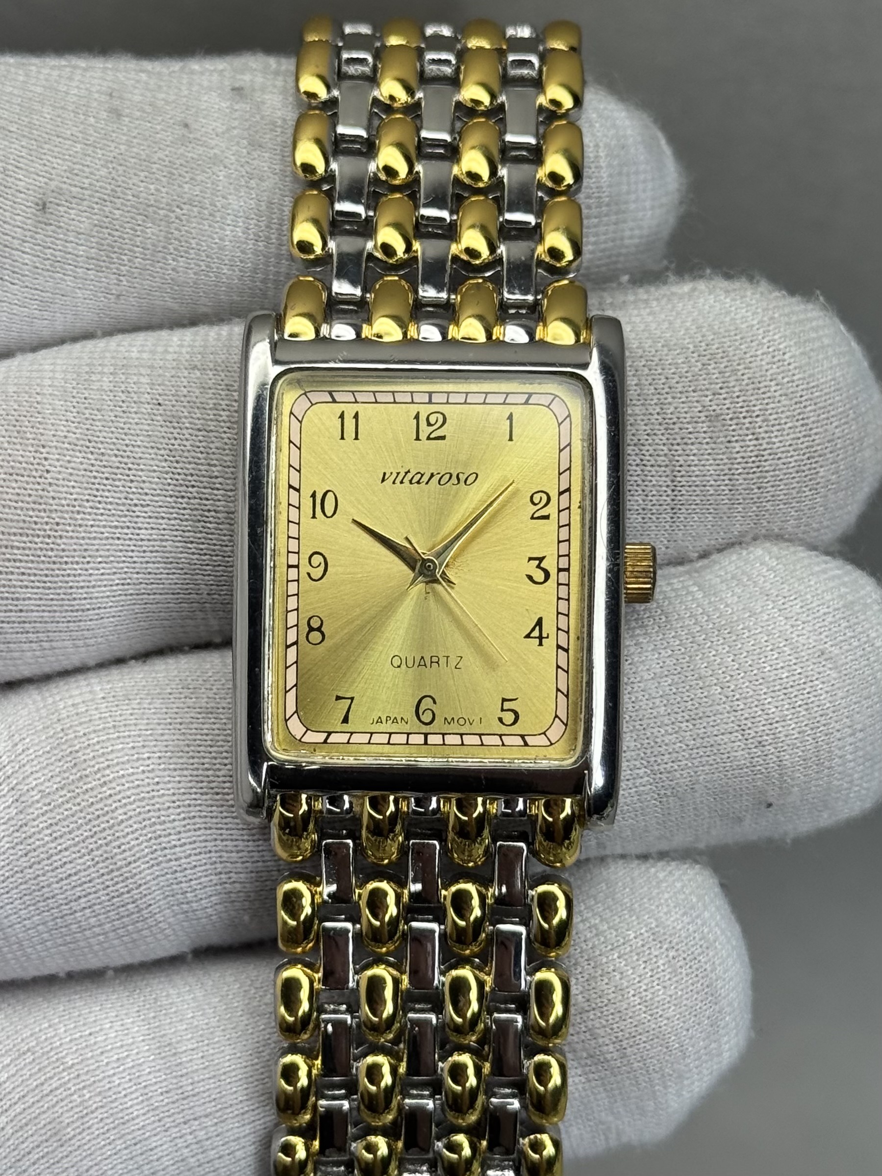 Vitaroso 25mm – Golden Dial with Dual-Tone Chain Bracelet Elegant Watch