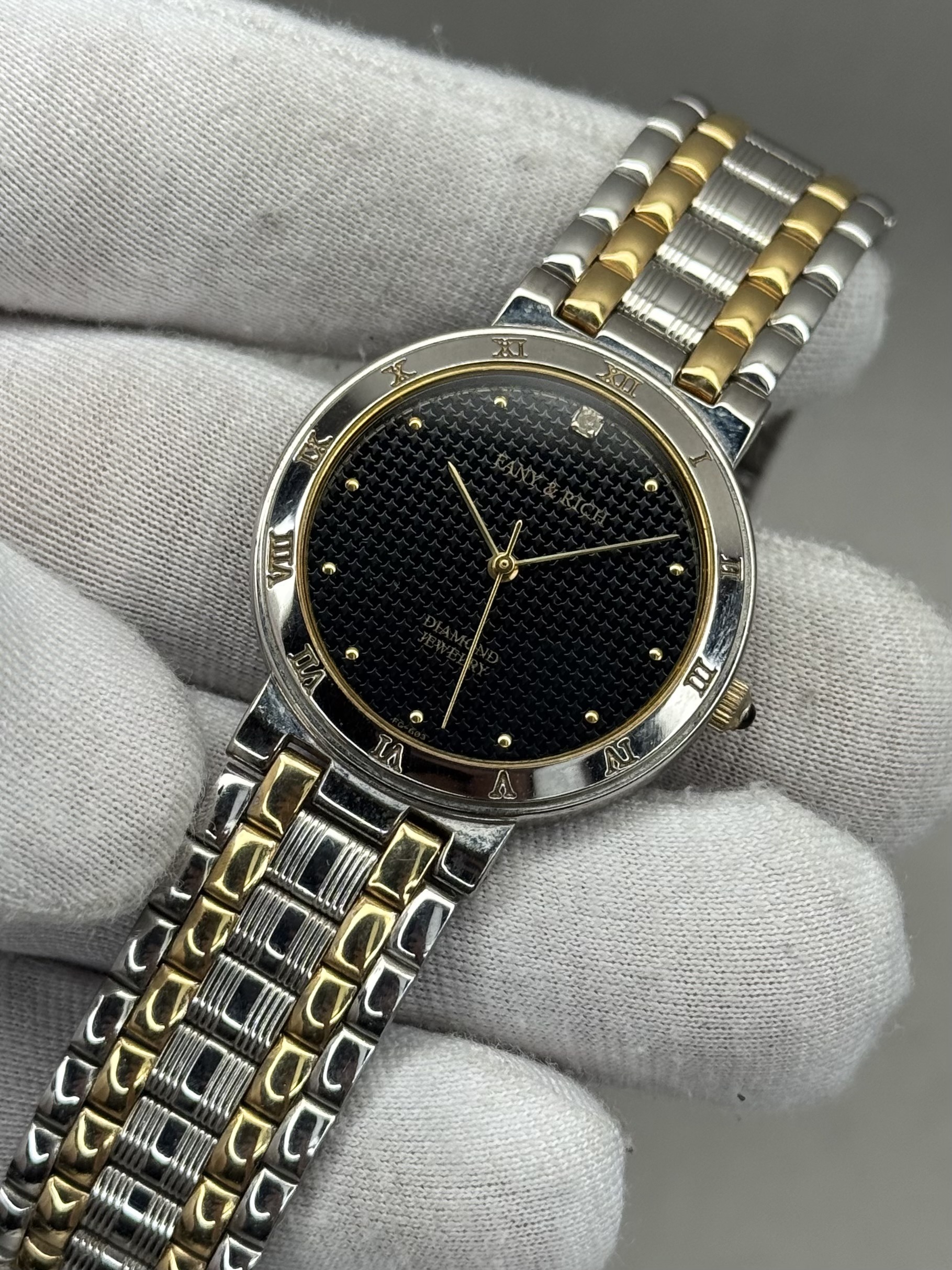 Fany & Rice 31mm – Black Dial with Dual Tone Chain Elegant Watch - Image 3