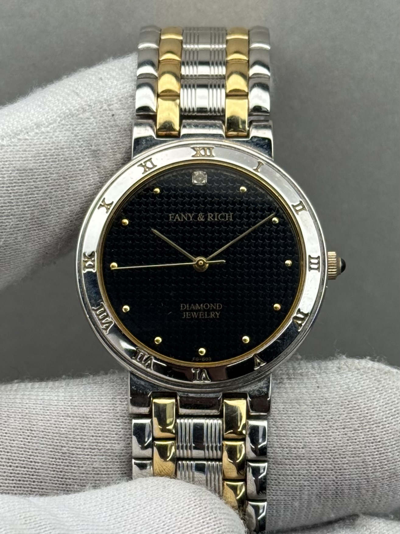 Fany & Rice 31mm – Black Dial with Dual Tone Chain Elegant Watch